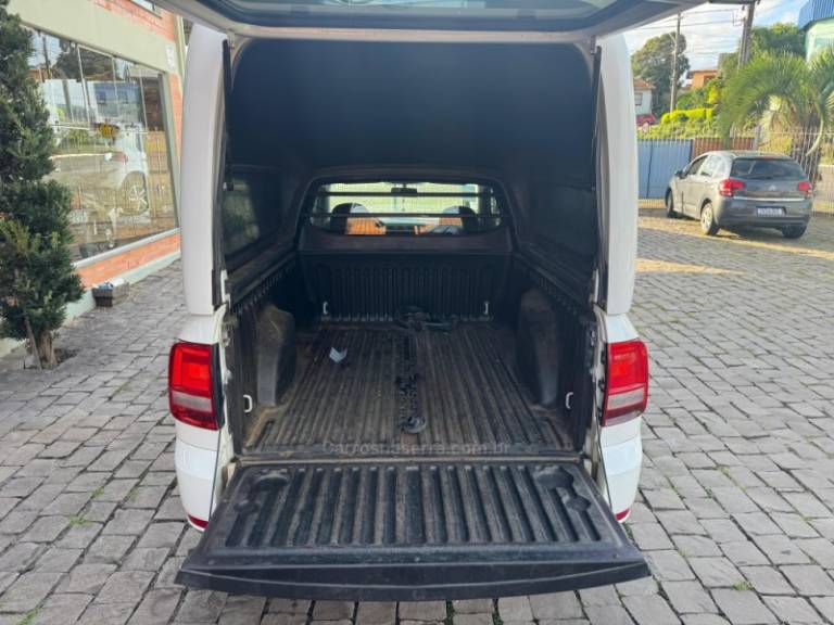 VOLKSWAGEN - SAVEIRO - 2022/2023 - Branca - R$ 85.000,00