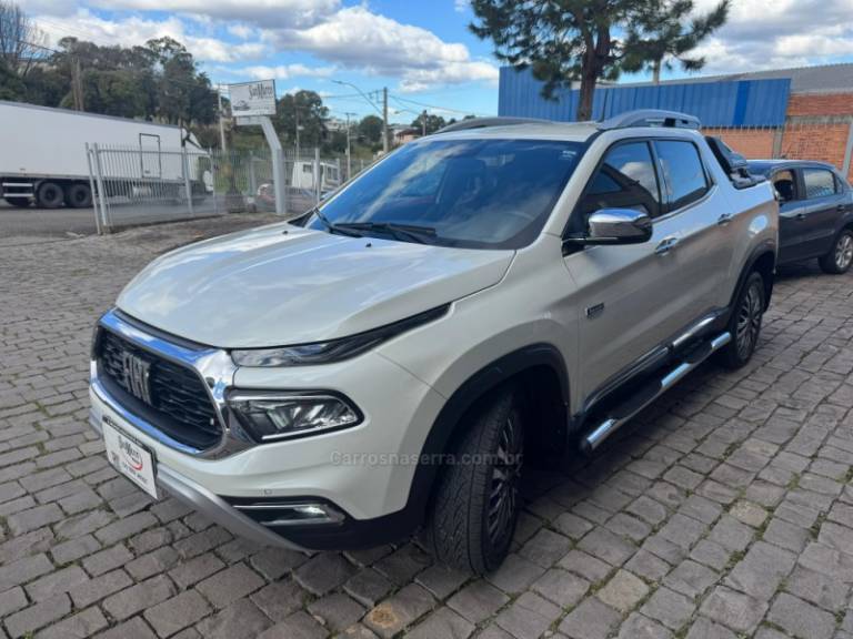 FIAT - TORO - 2024/2024 - Branca - R$ 175.000,00