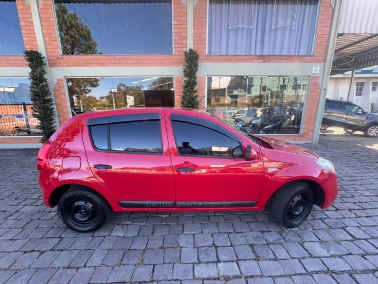 RENAULT - SANDERO - 2011/2012 - Vermelha - R$ 30.000,00