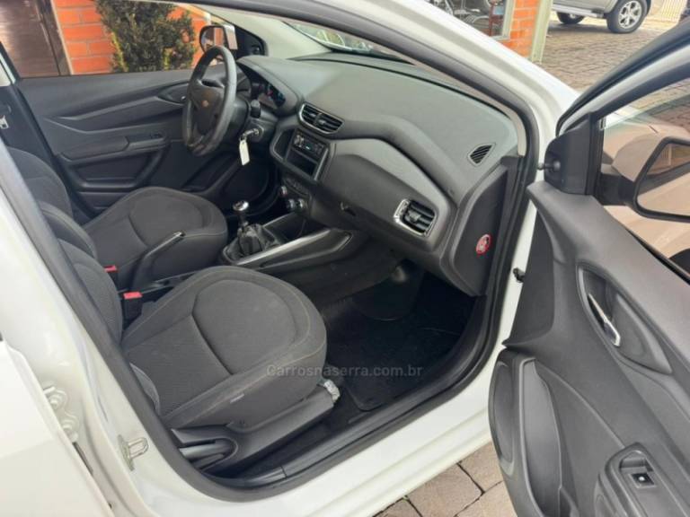 CHEVROLET - ONIX - 2013/2013 - Branca - R$ 40.000,00