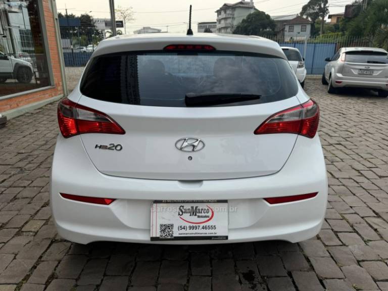 HYUNDAI - HB20 - 2016/2017 - Branca - R$ 52.000,00