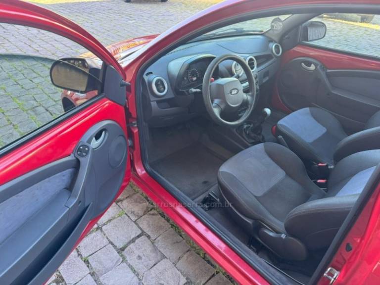FORD - KA - 2012/2013 - Vermelha - R$ 31.000,00