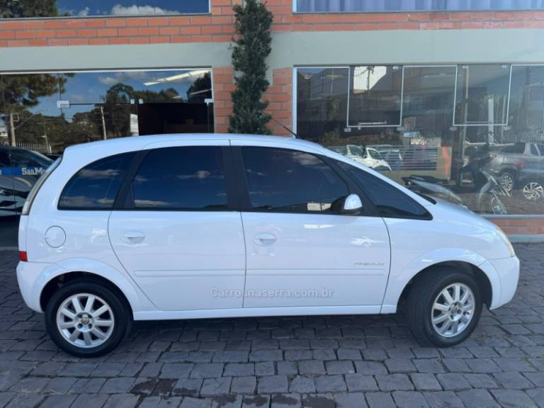 CHEVROLET - MERIVA - 2009/2010 - Branca - R$ 30.000,00