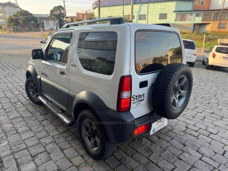 SUZUKI - JIMNY - 2021/2022 - Branca - R$ 103.000,00