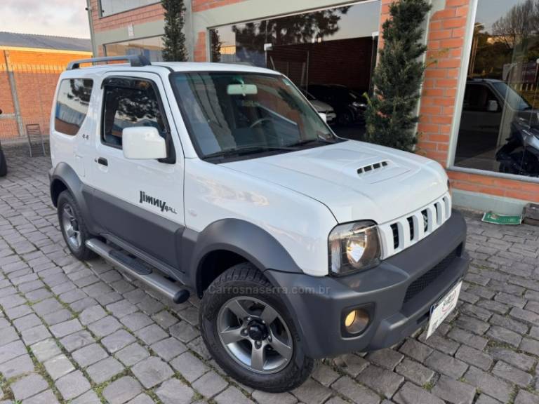 SUZUKI - JIMNY - 2021/2022 - Branca - R$ 103.000,00