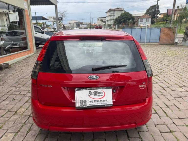 FORD - FIESTA - 2011/2012 - Vermelha - R$ 33.000,00