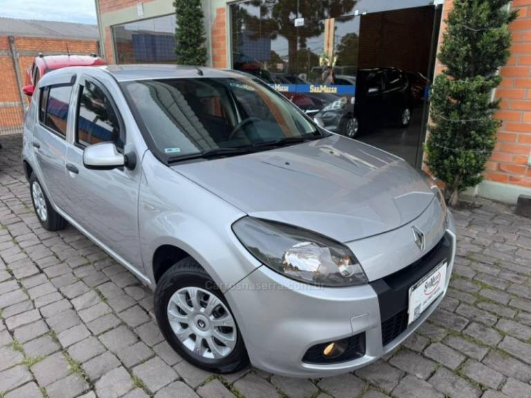 RENAULT - SANDERO - 2013/2014 - Prata - R$ 34.000,00