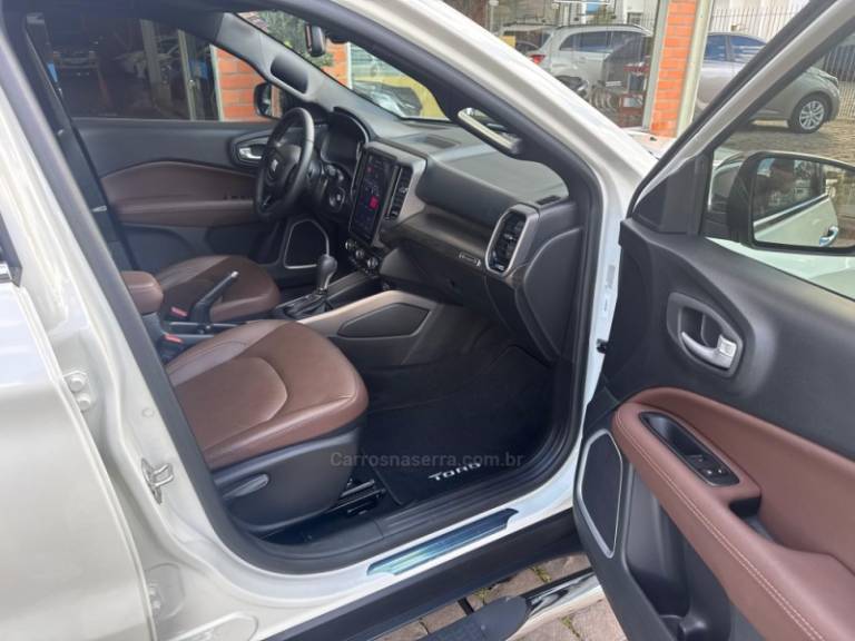 FIAT - TORO - 2024/2024 - Branca - R$ 175.000,00