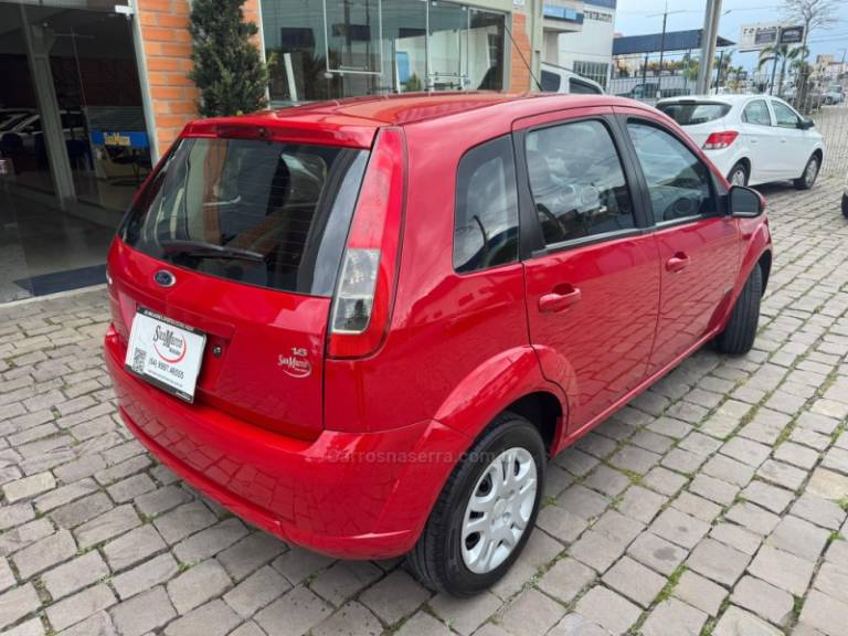 FORD - FIESTA - 2011/2012 - Vermelha - R$ 33.000,00