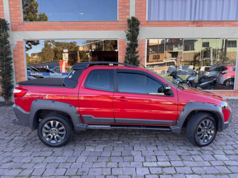 FIAT - STRADA - 2017/2018 - Vermelha - R$ 76.000,00