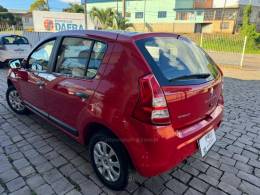 RENAULT - SANDERO - 2011/2012 - Vermelha - R$ 27.000,00