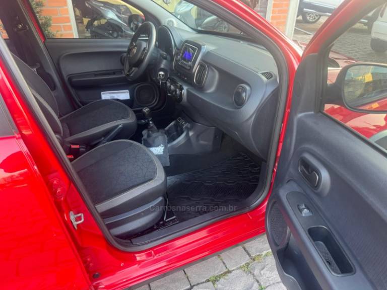 FIAT - MOBI - 2016/2017 - Vermelha - R$ 45.000,00