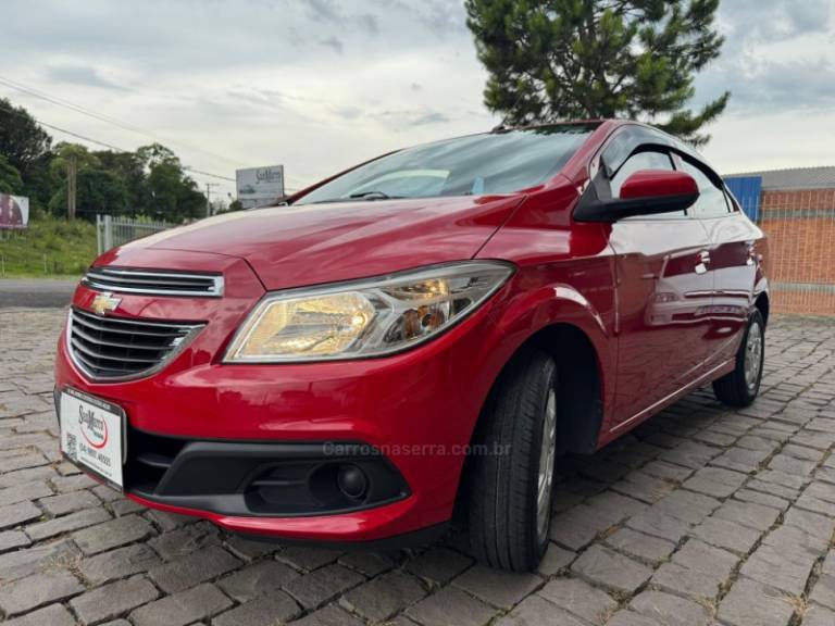 CHEVROLET - PRISMA - 2013/2013 - Vermelha - R$ 41.000,00