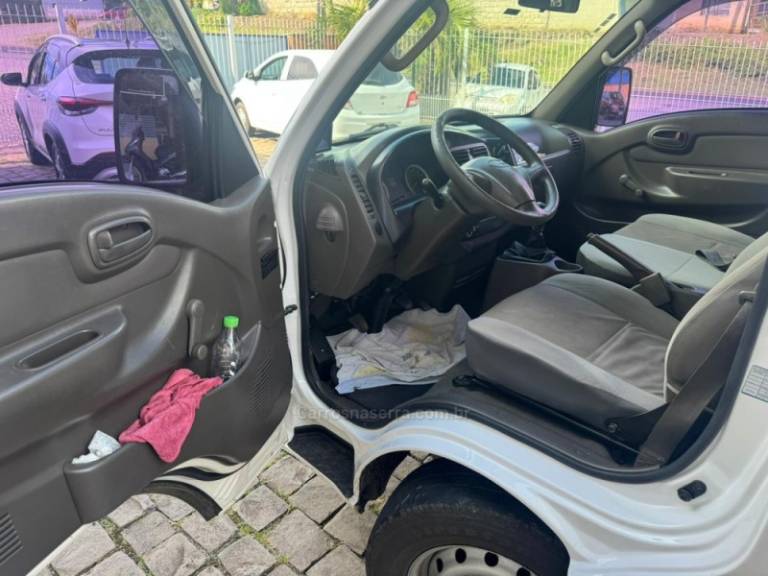 HYUNDAI - HR - 2011/2012 - Branca - R$ 98.000,00