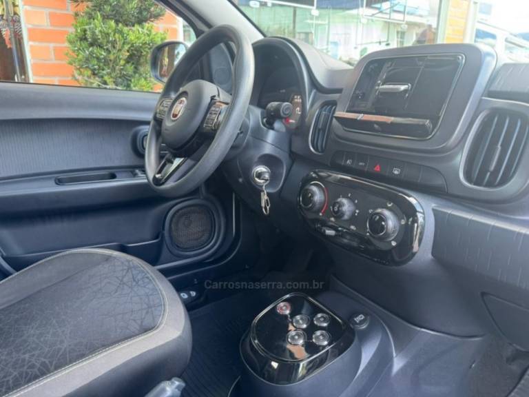 FIAT - MOBI - 2017/2018 - Branca - R$ 46.000,00