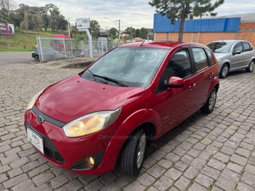 FORD - FIESTA - 2011/2012 - Vermelha - R$ 33.000,00
