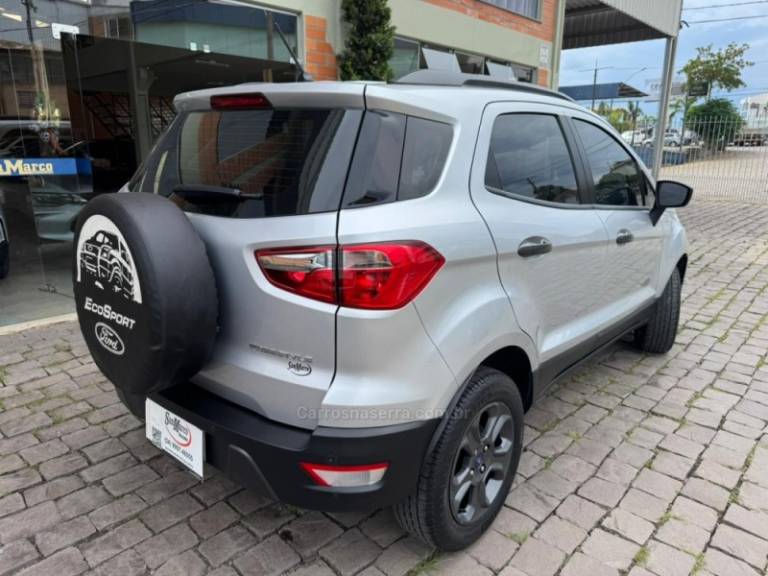 FORD - ECOSPORT - 2018/2019 - Prata - R$ 75.000,00