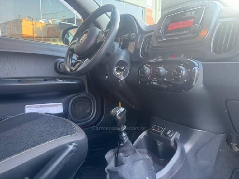 FIAT - MOBI - 2016/2017 - Vermelha - R$ 45.000,00