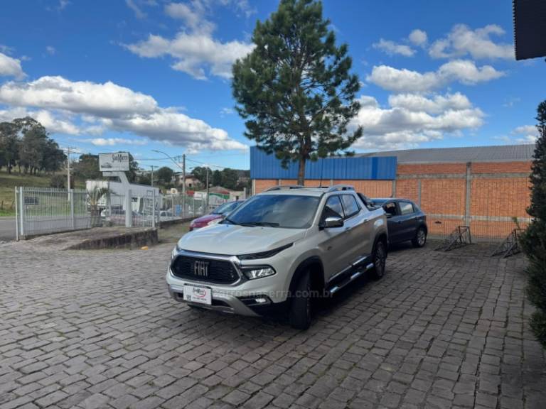 FIAT - TORO - 2024/2024 - Branca - R$ 175.000,00