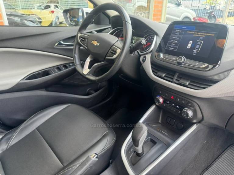 CHEVROLET - ONIX - 2024/2025 - Branca - R$ 103.000,00