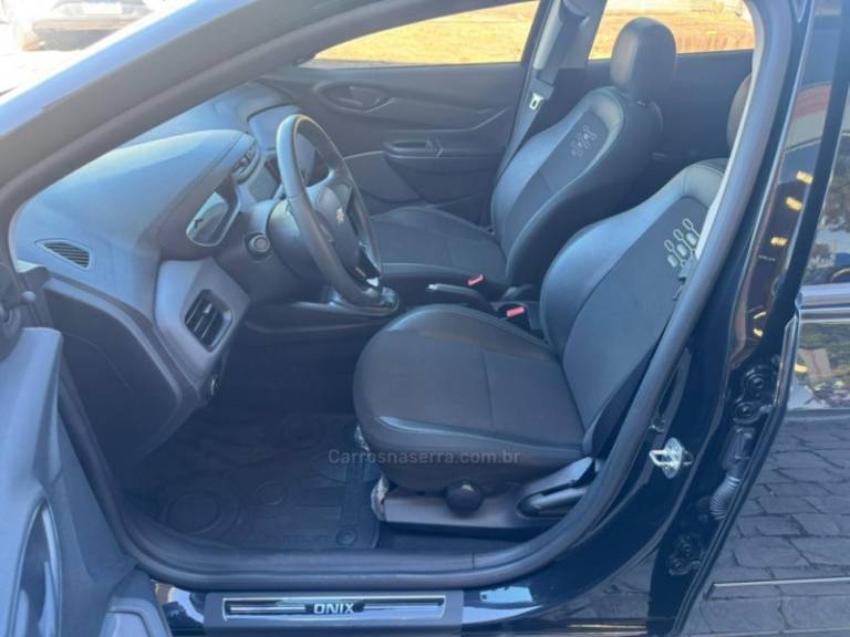 CHEVROLET - ONIX - 2020/2020 - Preta - R$ 55.000,00
