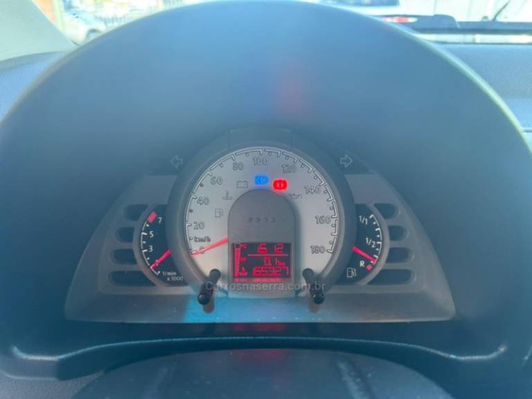 VOLKSWAGEN - FOX - 2008/2009 - Prata - R$ 26.000,00