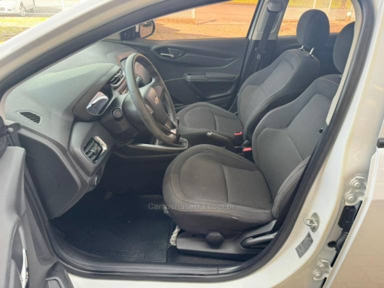 CHEVROLET - ONIX - 2013/2013 - Branca - R$ 40.000,00