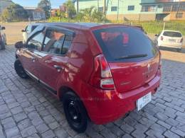 RENAULT - SANDERO - 2011/2012 - Vermelha - R$ 30.000,00