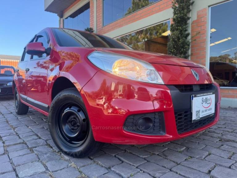RENAULT - SANDERO - 2011/2012 - Vermelha - R$ 30.000,00