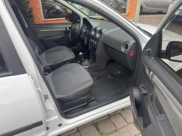CHEVROLET - CELTA - 2014/2015 - Branca - R$ 35.000,00