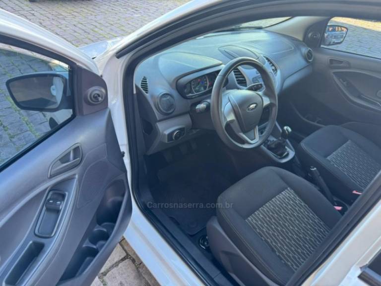 FORD - KA - 2016/2017 - Branca - R$ 40.000,00