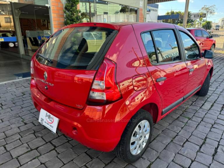 RENAULT - SANDERO - 2011/2012 - Vermelha - R$ 27.000,00