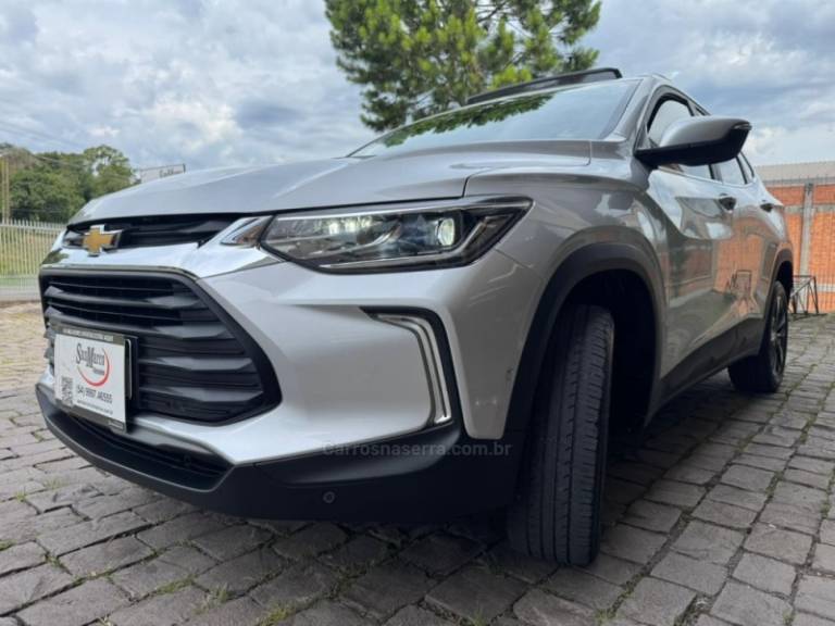 CHEVROLET - TRACKER - 2022/2023 - Prata - R$ 110.000,00