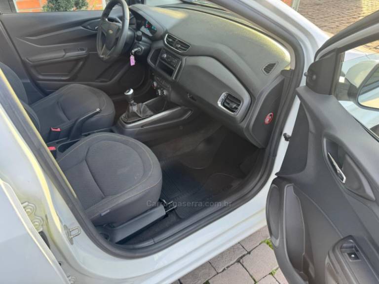 CHEVROLET - ONIX - 2013/2013 - Branca - R$ 41.000,00