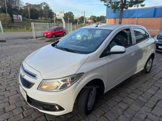 CHEVROLET - ONIX - 2013/2013 - Branca - R$ 41.000,00