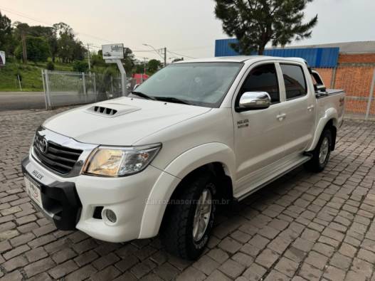 TOYOTA - HILUX - 2013/2013 - Branca - R$ 132.000,00