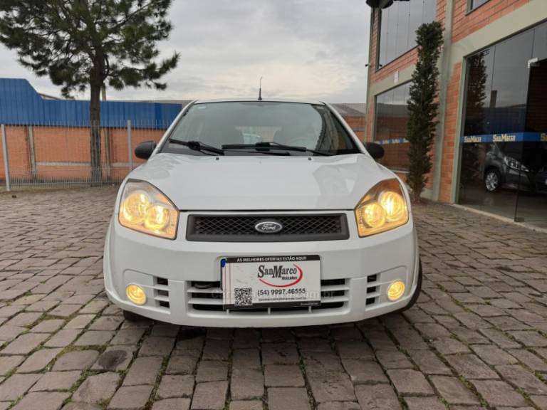 FORD - FIESTA - 2008/2009 - Branca - R$ 23.000,00