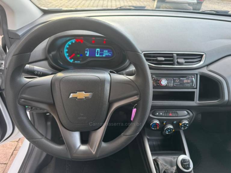 CHEVROLET - ONIX - 2013/2013 - Branca - R$ 41.000,00