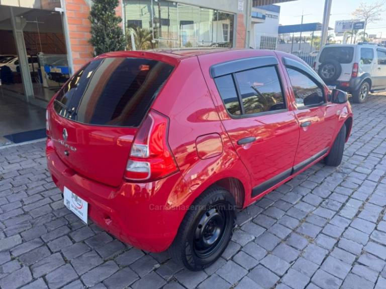 RENAULT - SANDERO - 2011/2012 - Vermelha - R$ 30.000,00