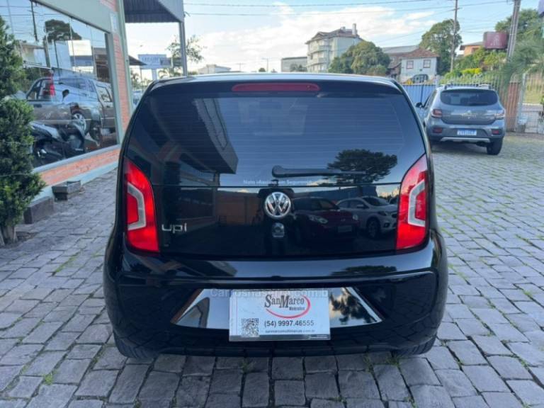 VOLKSWAGEN - UP - 2014/2015 - Preta - R$ 36.000,00