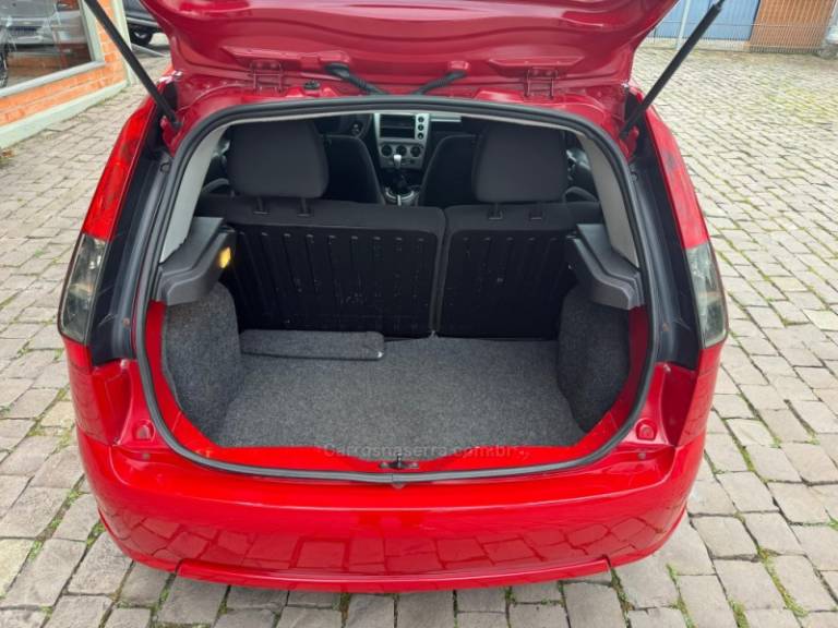 FORD - FIESTA - 2011/2012 - Vermelha - R$ 33.000,00