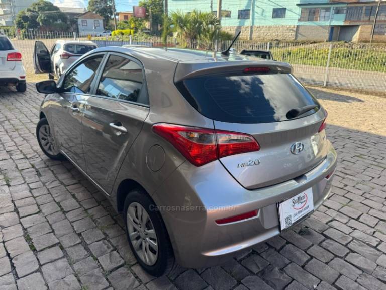 HYUNDAI - HB20 - 2018/2018 - Prata - R$ 58.000,00
