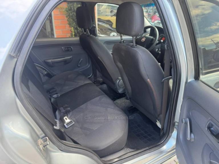 FIAT - PALIO - 2015/2015 - Cinza - R$ 35.000,00