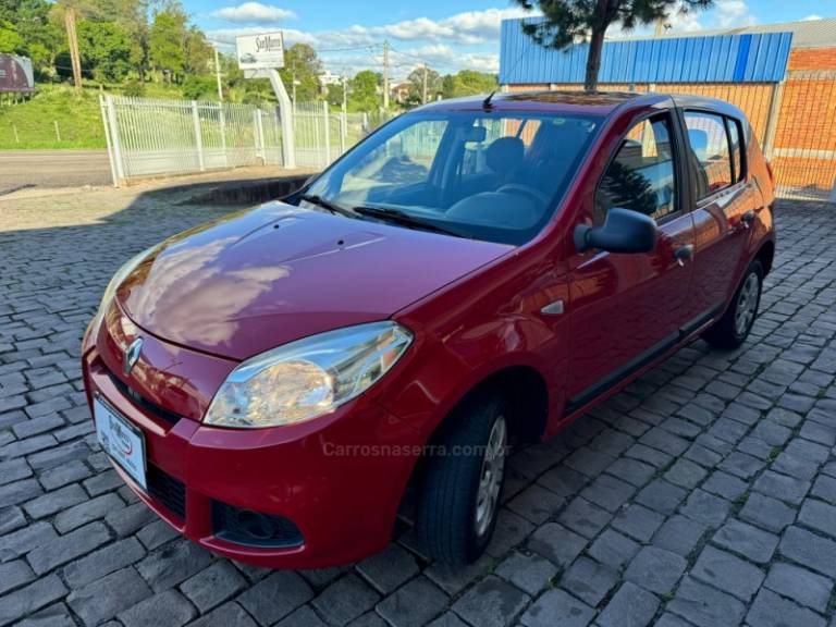 RENAULT - SANDERO - 2011/2012 - Vermelha - R$ 27.000,00