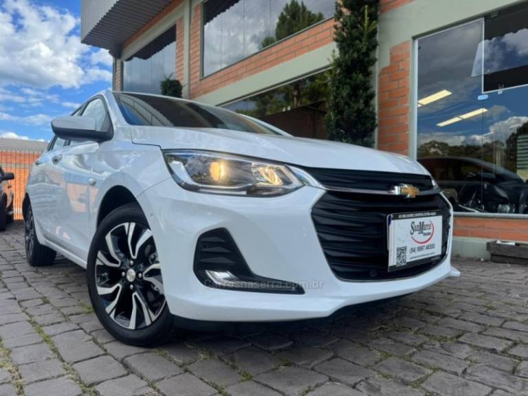 CHEVROLET - ONIX - 2024/2025 - Branca - R$ 103.000,00